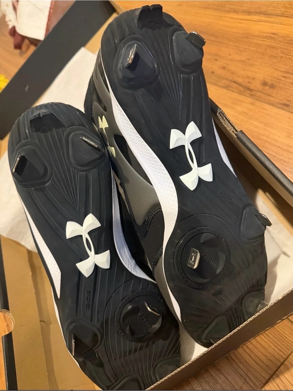 Under Armour Men's Black and Gray Baseball Cleats